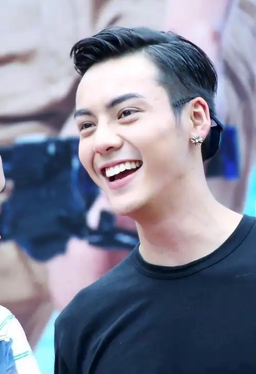 陈伟霆有多帅?英俊潇洒有气质,看到图五我信了_网易订阅