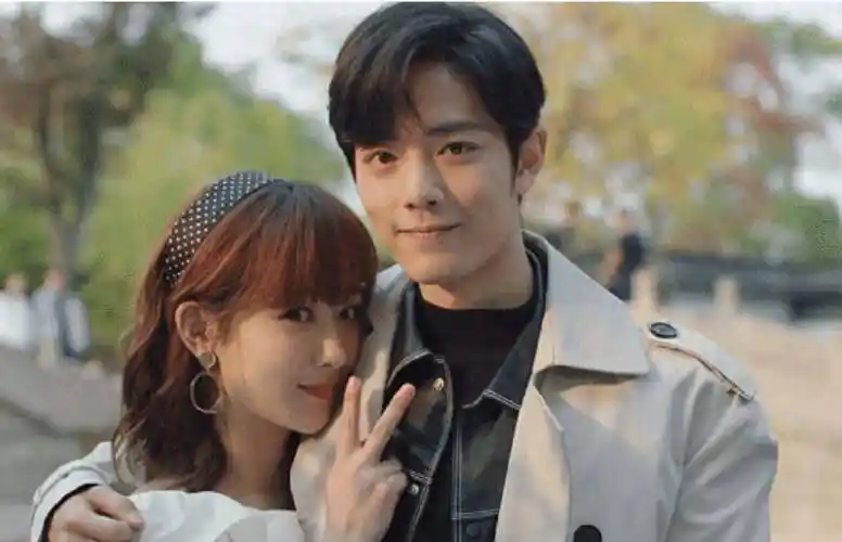 杨紫是不假思索的就说出和张艺兴谈恋爱是自己听到的最离谱的八卦.