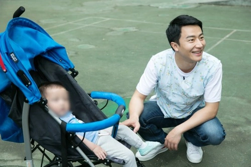 周迅黄轩合体直播公益 关注重症孤儿临终关怀