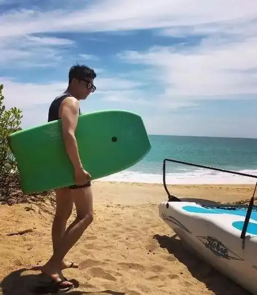 不过这个消息并没有得到当事者的公开承认,如今李泽锋也没有任何关于