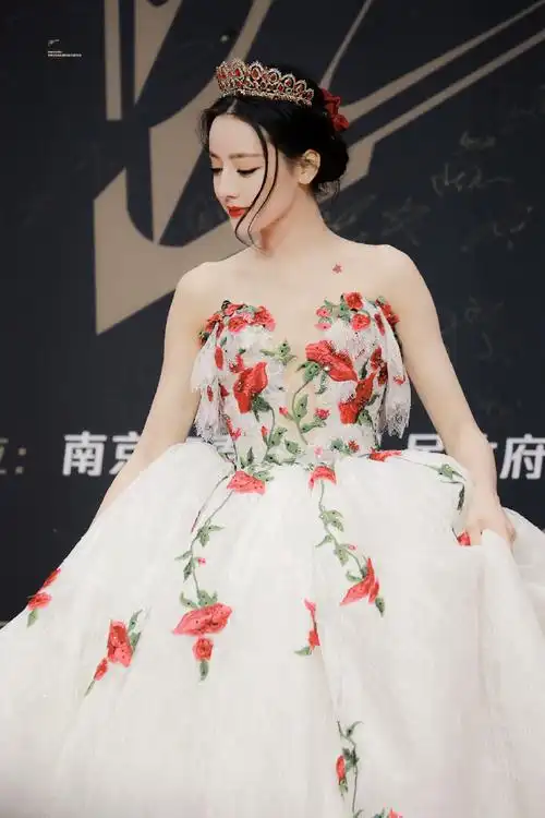 在评论区为你喜欢的红毯cp打call应援@dear-迪丽热巴#迪丽热巴安