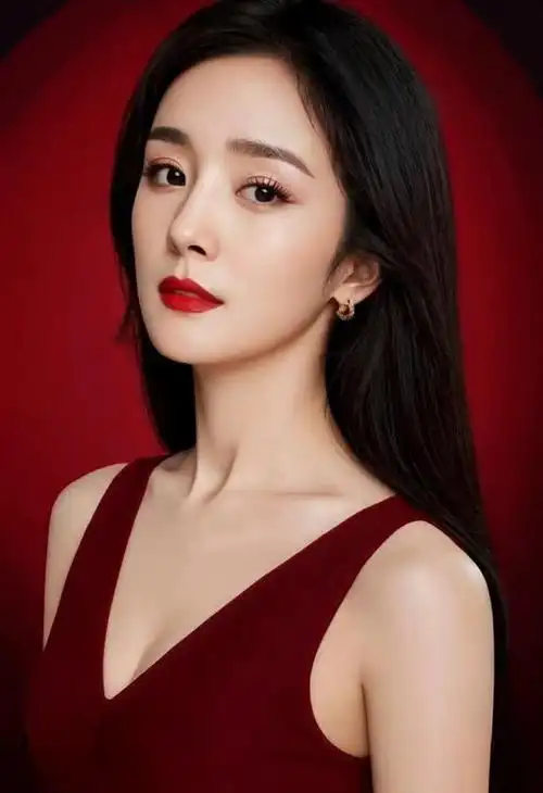 杨幂w盛典惊艳全场,时尚气场并存