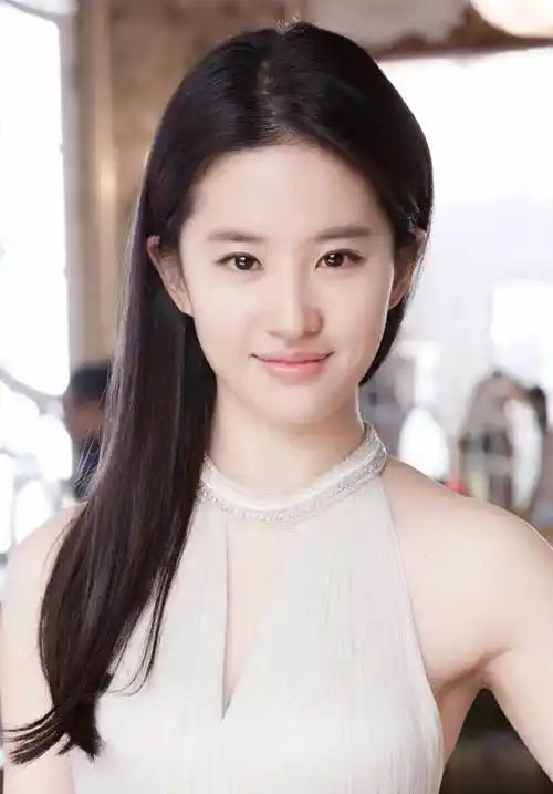 刘亦菲拥有美国国籍,被粉丝称为神仙姐姐,为何至今无人敢娶?