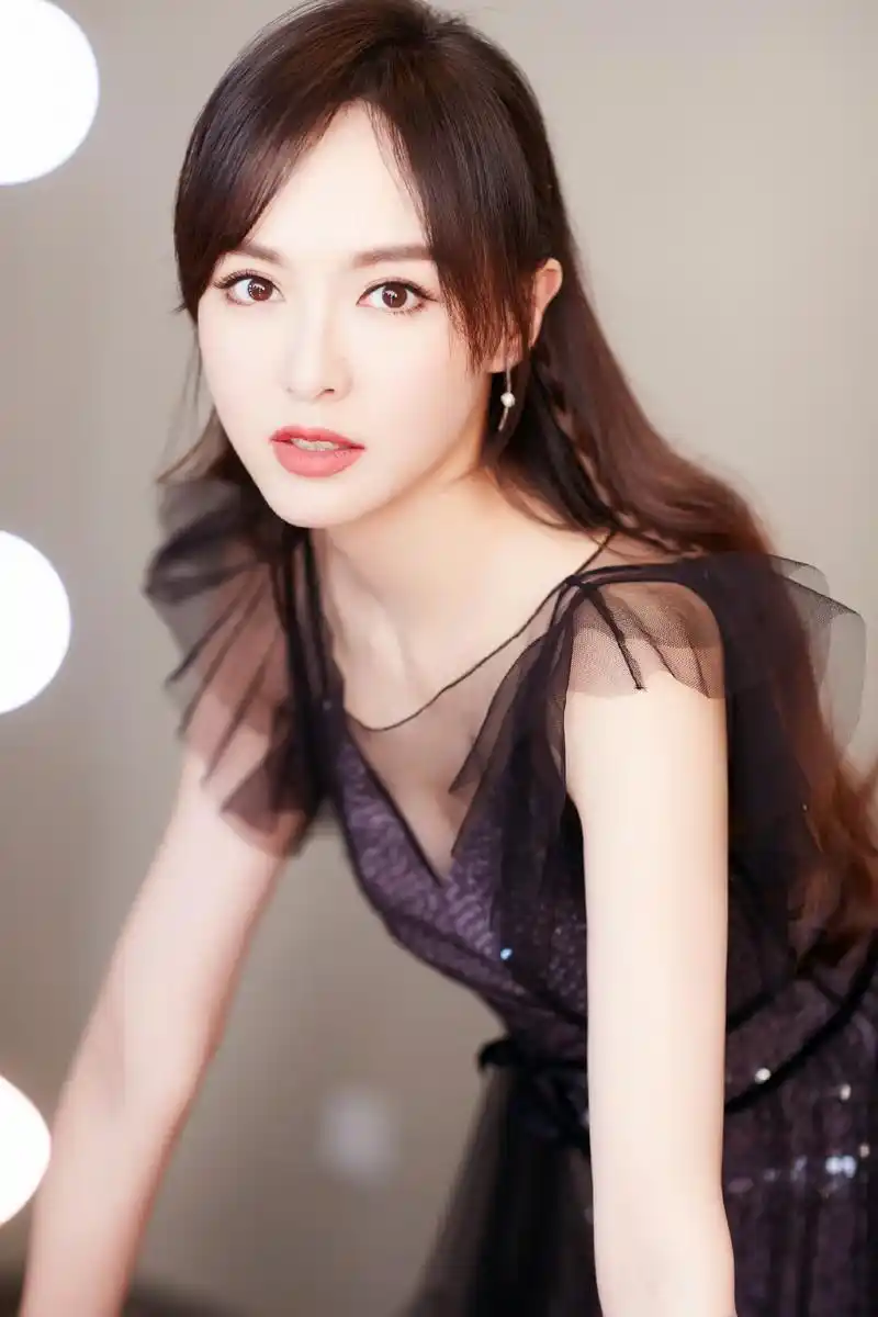 唐嫣百花迎春性感礼服图片