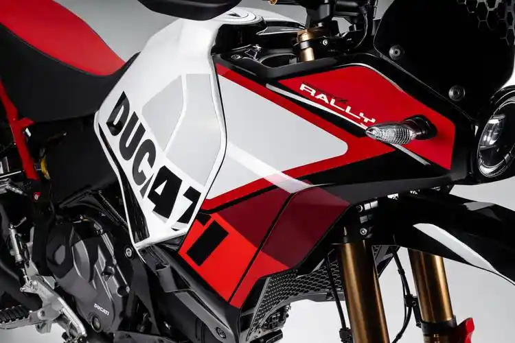 细节简介:杜卡迪 2024 desertx rally 沙漠 x 拉力版_搜狐汽车_搜狐网