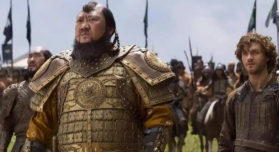 古人是束发,为啥不少古装剧是头顶束发,后发披肩这样的阴阳头?