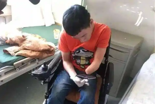 1994年,小伙捡到一枚"钥匙扣",失去双腿和左臂得到48万元补偿