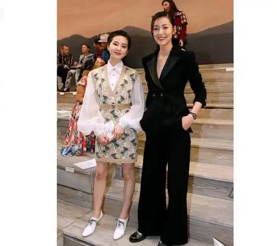 刘诗诗再漂亮也不如右边女孩漂亮颜值在身高面前一文不值