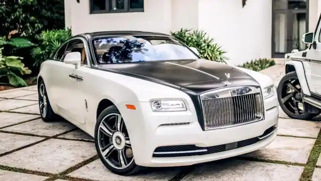 要颜值还是要分?几百万豪车不挂车牌被扣12分