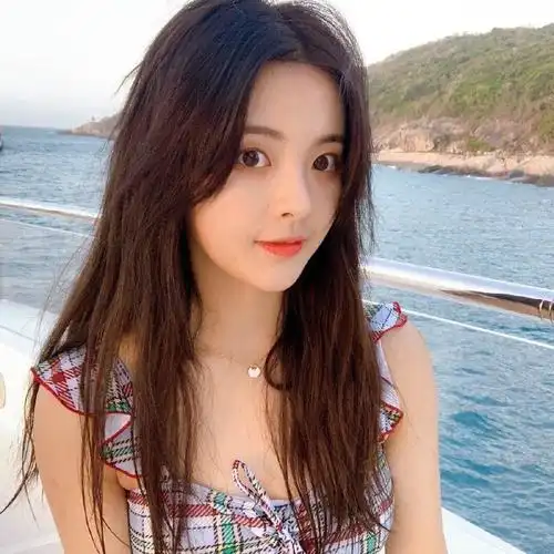 杨超越个人资料介绍(她是哪里人,身高体重是多少)-第6张图片-趣盘玩