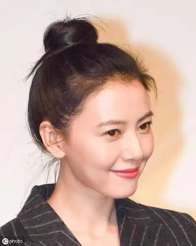 高圆圆的丸子头别具一格好清新