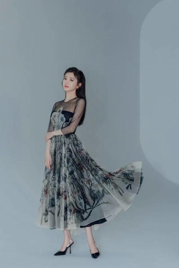 景甜果真是"人间富贵花",穿亮片人鱼裙大秀身材,真替他后悔