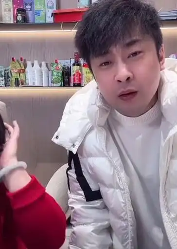 直播间突然传出婴儿哭喊声巴子声明不是私生子邻居家的孩子辛巴透漏