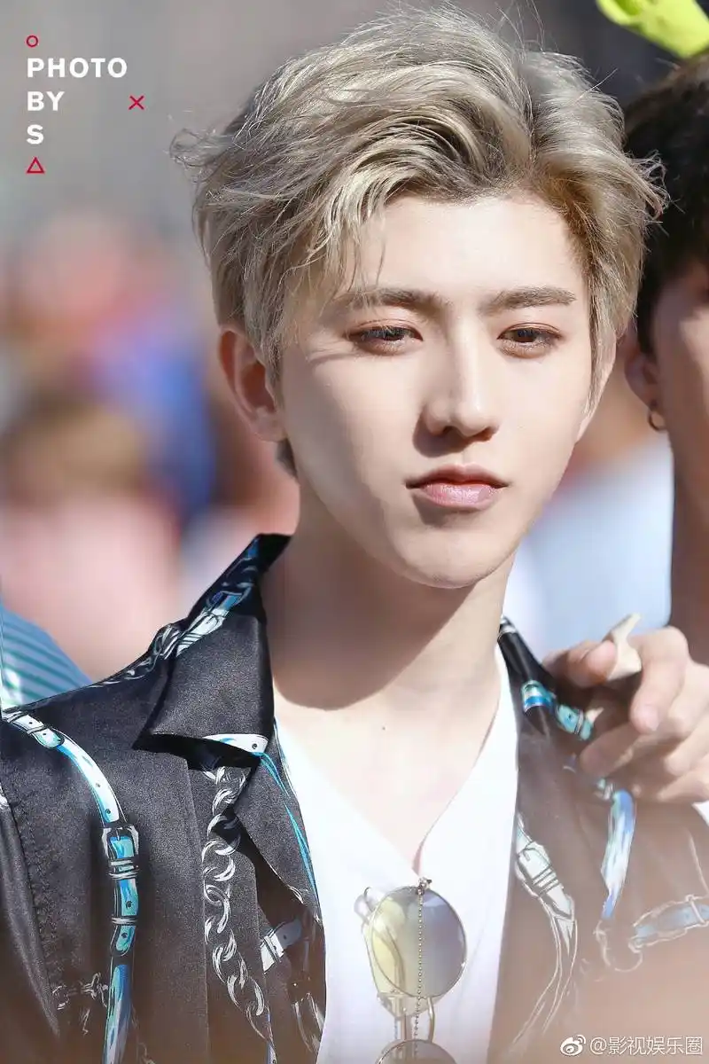 各种发型都超帅气的蔡徐坤