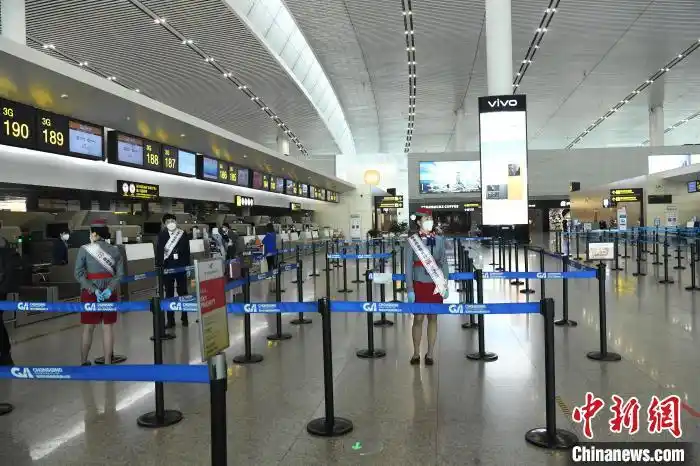 受疫情影响重庆机场旅客稀少