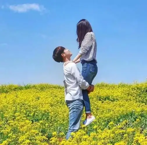 情侣秀恩爱最炫的拍照姿势!我要给虐哭了!