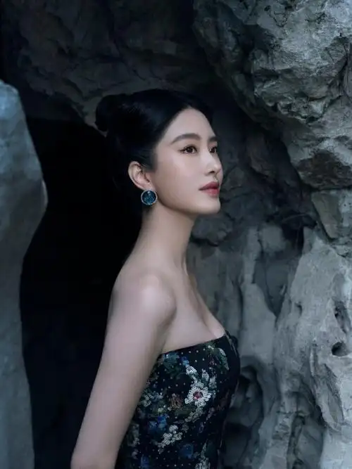 杨采钰直角肩##杨采钰住在法式美