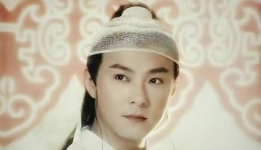 而张卫健的古装造型用朗朗少年味,翩翩君子风形容再合适不过了.
