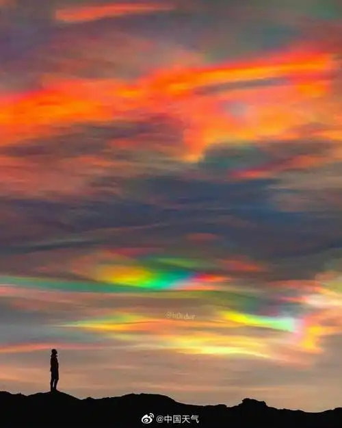 奇幻天空##世界上最美的云##转发七彩云不如转发更稀少瑰丽的珠母云