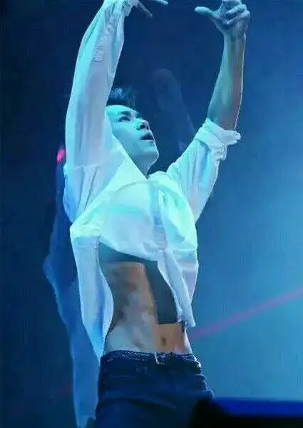 千玺的腹肌王源的锁骨俊凯的长腿(四叶草快戳)