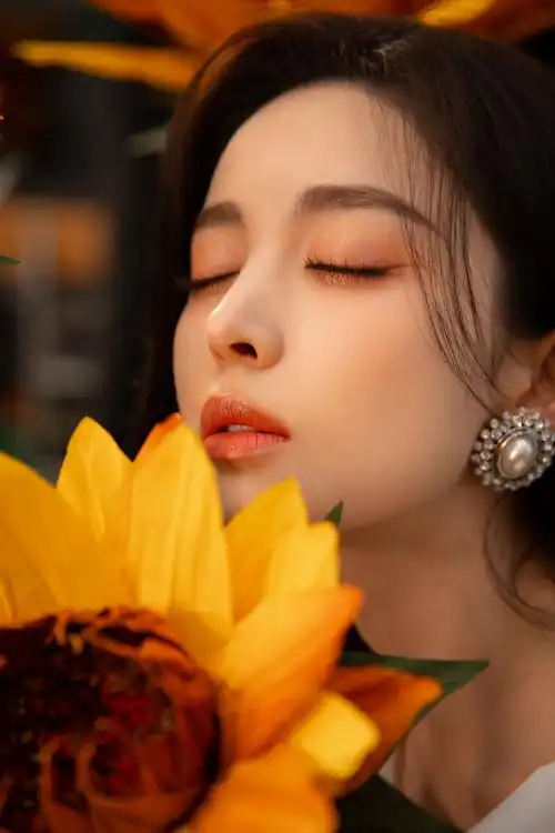 古力娜扎唯美花海写真图片古力娜扎楚楚动人写真照片