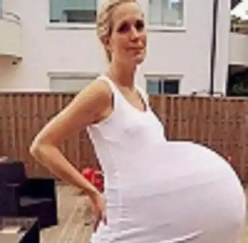 打开腾讯新闻,查看更多图片 >这对夫妻生活在俄罗斯农村,意见不是很大