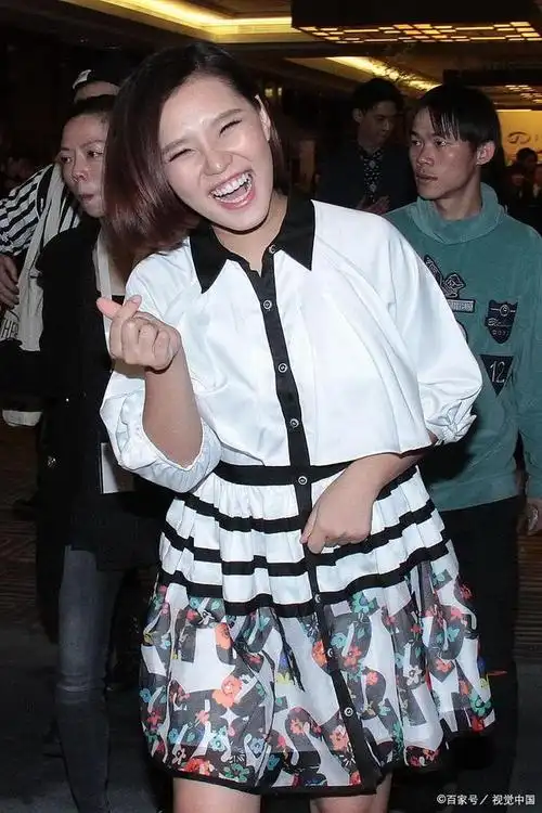 这个视频中,谢依霖展现了自己作为母亲的勇敢和坚强,让人们对她的敬佩