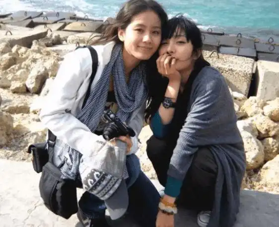 刘诗诗和杨幂10年前合照流出网友纯天然和整容脸分的一清二楚