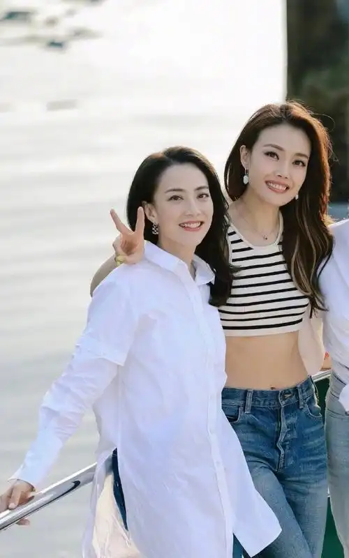 一时分不清容祖儿和霍汶希