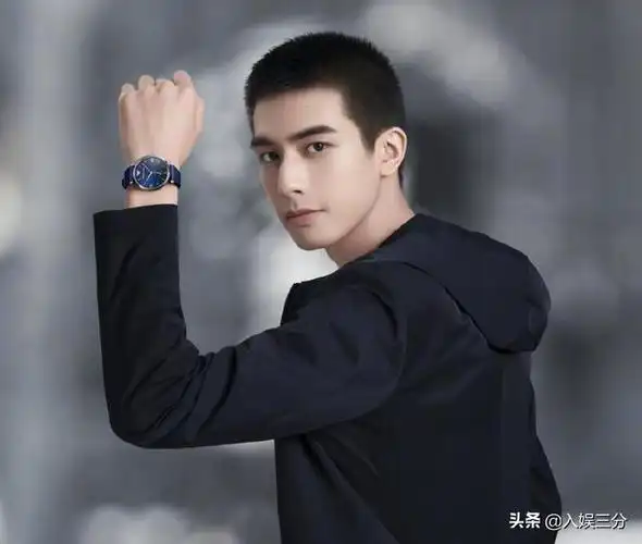 宋威龙寸头造型来袭看起来比凌霄成熟检验帅哥的标准来了