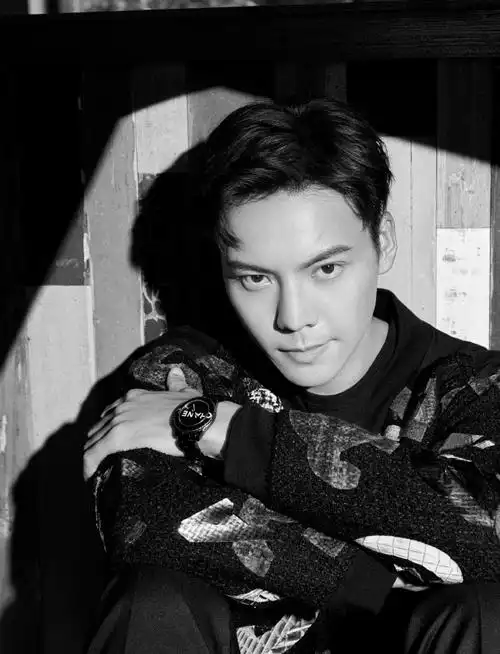 陈伟霆黑白故事感大片