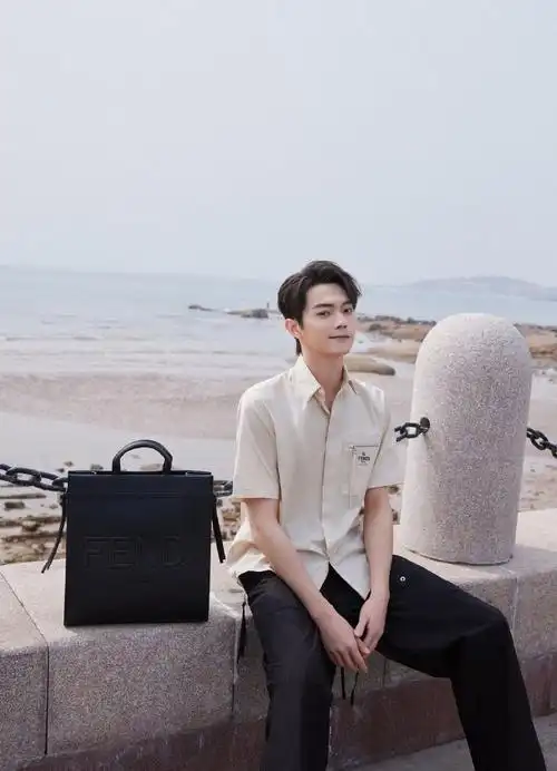 #许凯男大白衬衫写真#