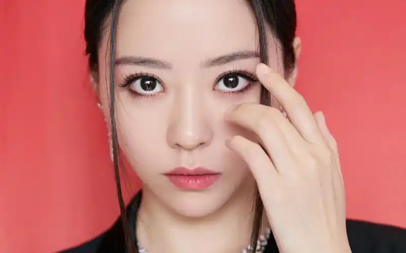 首页 桌面壁纸 大陆明星 张靓颖飒爽性感写真壁纸图片