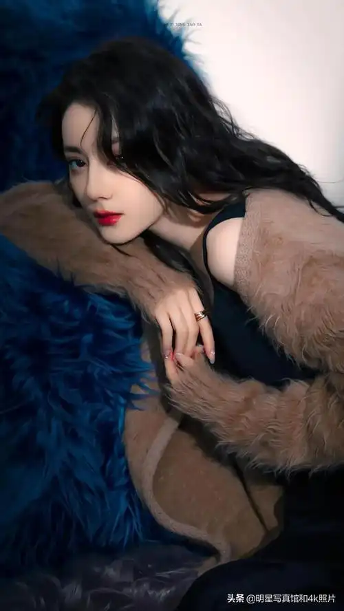 迪丽热巴最新性感迷人妩媚照片_网易订阅