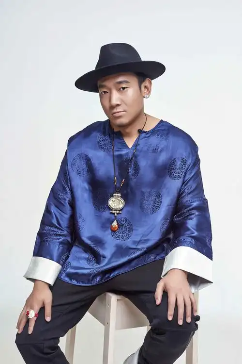 扎西平措原创单曲《云》正式上线 用歌声唱响大地万物