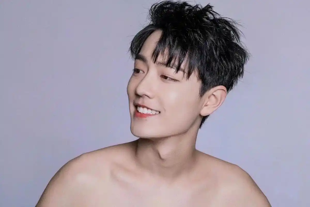 肖战 奉上盛世美颜.集美拿去做壁纸 - 抖音