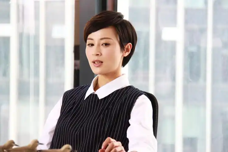 于浙江省金华市浦江县,毕业于浙江省艺术学院越剧表演班,中国女演员