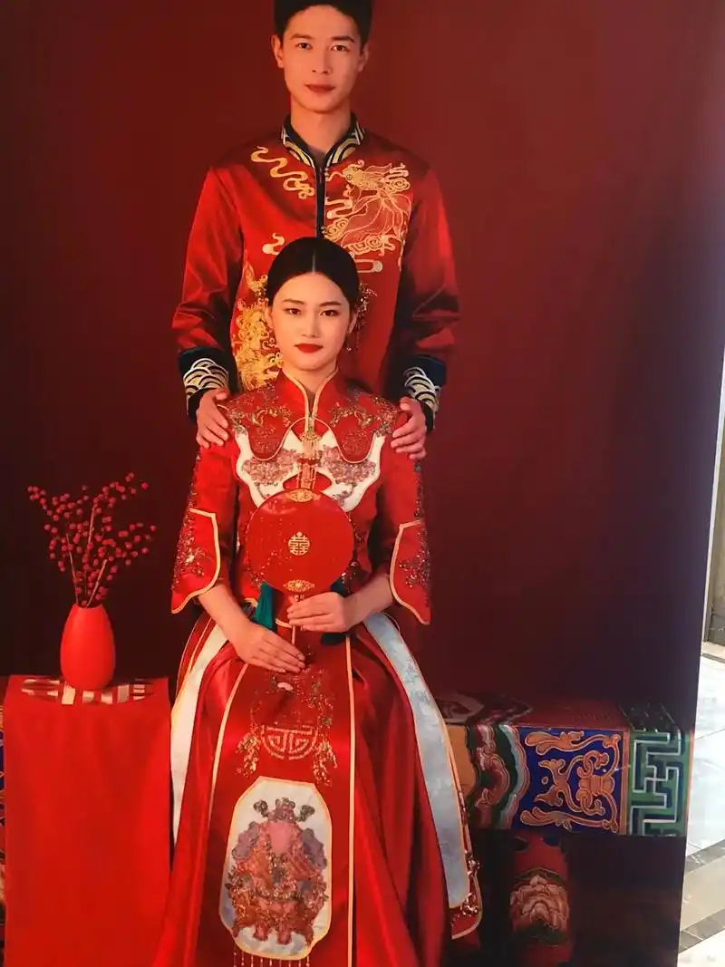 中式婚礼最高礼仪 #实拍婚礼现场 #凤冠霞帔 #祝一对新人 - 抖音