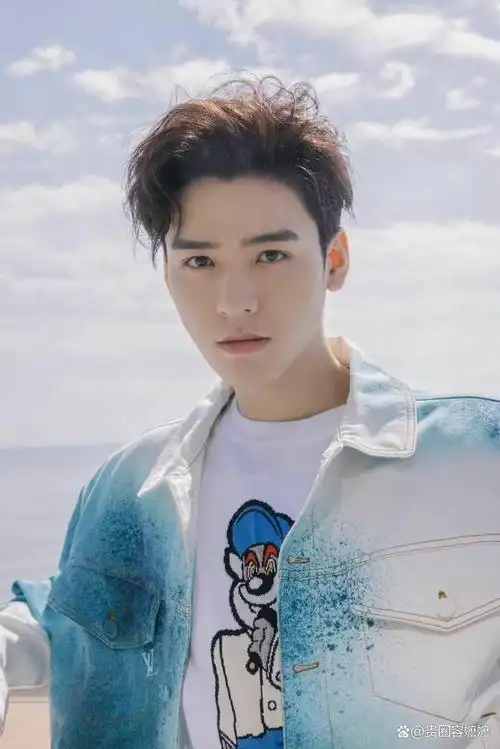 一提起龚俊,这位娱乐圈的男演员一直是很多人心中的大帅哥,长相帅气