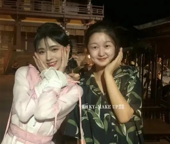 『#鞠婧祎#』92的亿些漂亮合照专栏 · 东拼西凑的合集