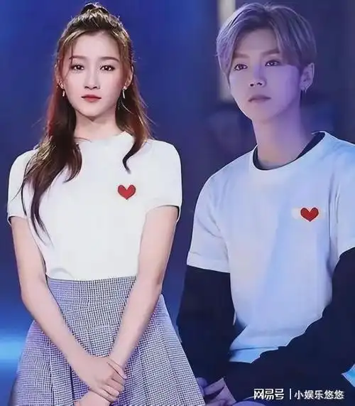 徐梓钧是关晓彤的同学,可一个找了顶流,一个找了老牛!