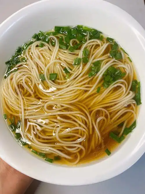 5分钟就可以搞定的懒人快手早餐清汤面