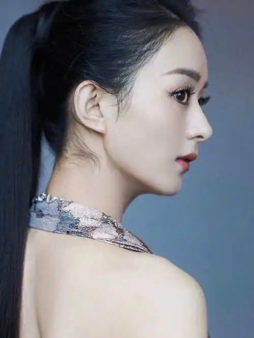 赵丽颖的额头特别好看饱满,那么她好看饱满的秘诀在哪里呢?