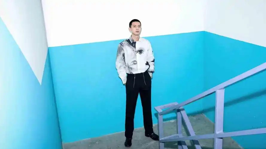 李现寸头个性帅气写真,高清壁纸图片,大陆明星-回车桌面