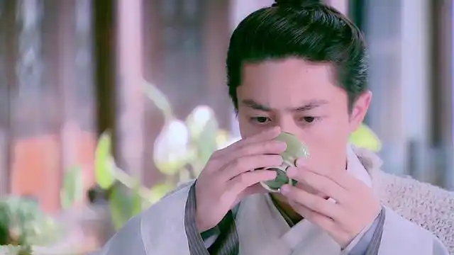 十位最惊艳的执杯古装男子 胡歌第三 最帅是他!