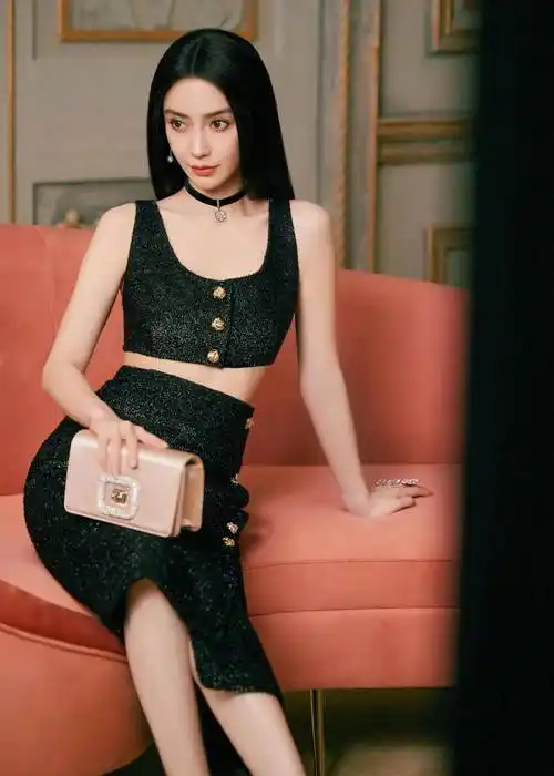 angelababy春意盎然开年大片 穿吊带裙秀美腿细腰 美艳动人 优雅高贵