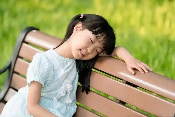 婆婆说我生女儿是赔钱货,让我出钱养大哥全家,丈夫居然还同意了