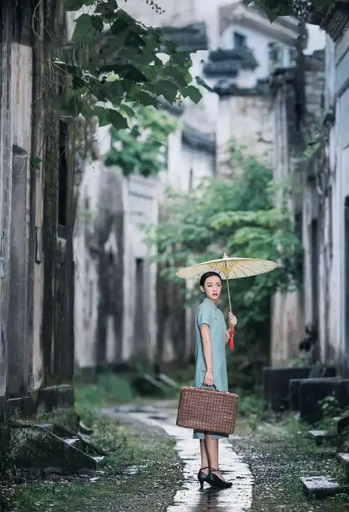 戴望舒经典作品朗诵诗二首《雨巷》《在天晴了的时候》