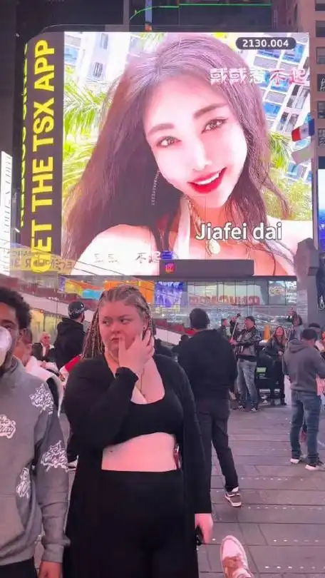 jiafei登上纽约时尚广场