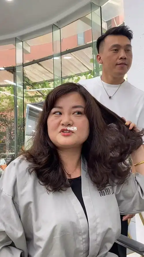 胖人适合的年龄提升气质的发型